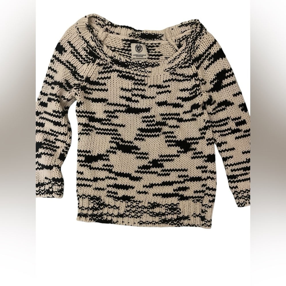 American Eagle Black and White Knit Sweater